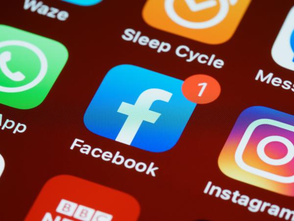 Social media és társkereső fotózás Szegeden – Instagramra, Facebookra és Tinderre